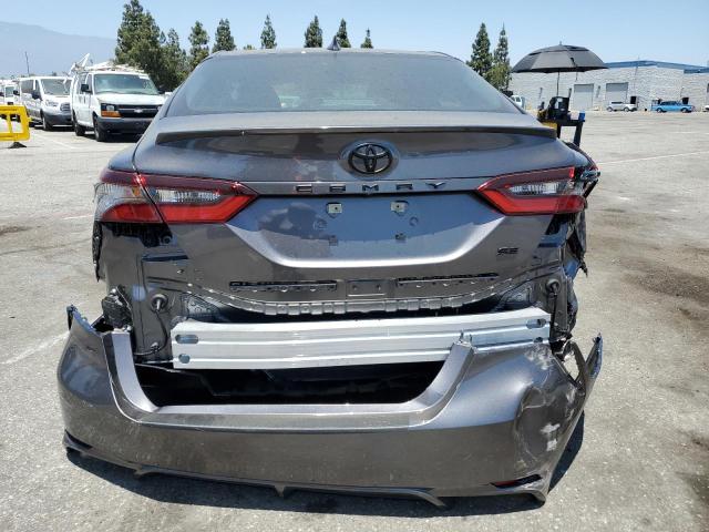 4T1G11AK0RU916115 - 2024 TOYOTA CAMRY SE NIGHT SHADE CHARCOAL photo 6