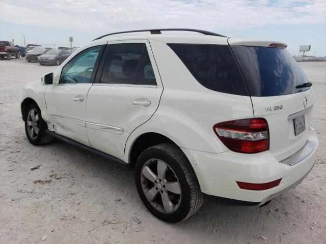 4JGBB8GB3BA733984 - 2011 MERCEDES-BENZ ML 350 4MATIC WHITE photo 2