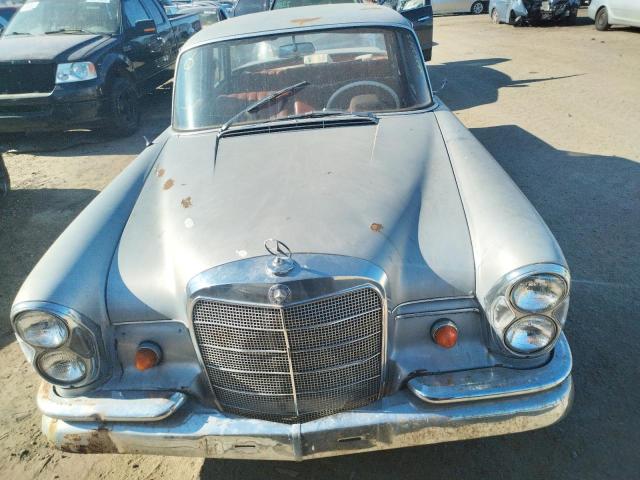 11101010072877 - 1966 MERCEDES-BENZ 230S SILVER photo 5