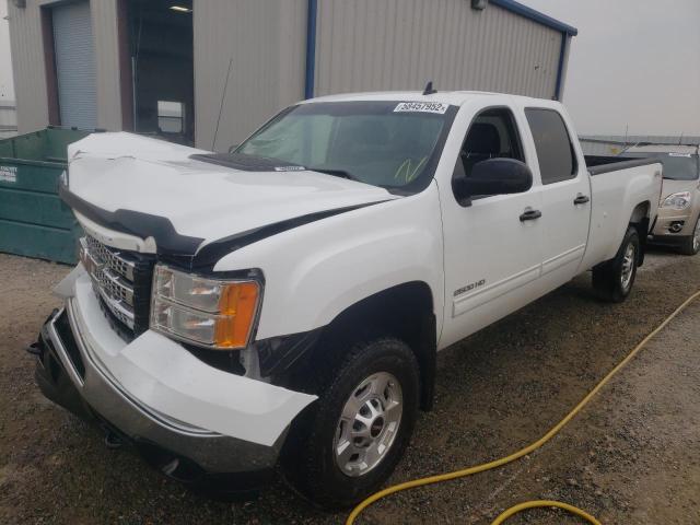 1GT120CG2EF178553 - 2014 GMC SIERRA K2500 SLE WHITE photo 2