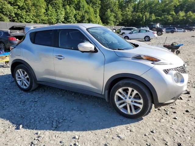 JN8AF5MV8FT552377 - 2015 NISSAN JUKE S SILVER photo 4