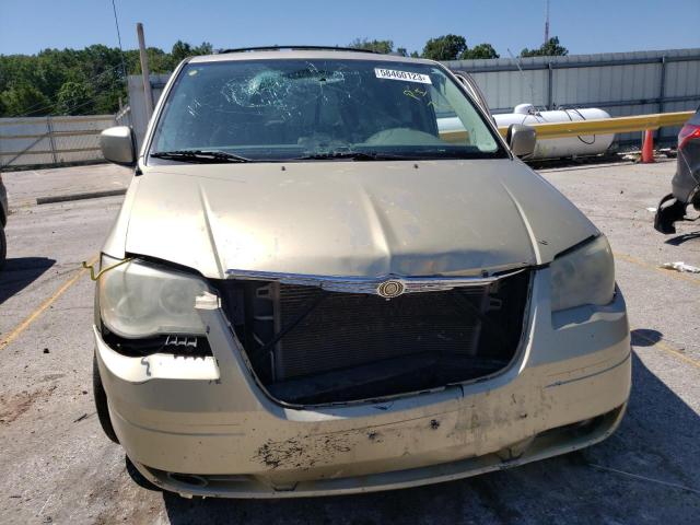 2A4RR5D18AR305258 - 2010 CHRYSLER TOWN & COU TOURING GOLD photo 5