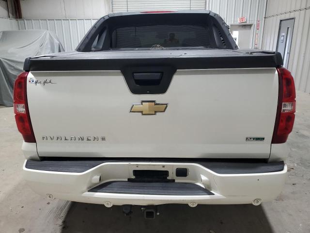 3GNVKGE06AG151981 - 2010 CHEVROLET AVALANCHE LTZ WHITE photo 6