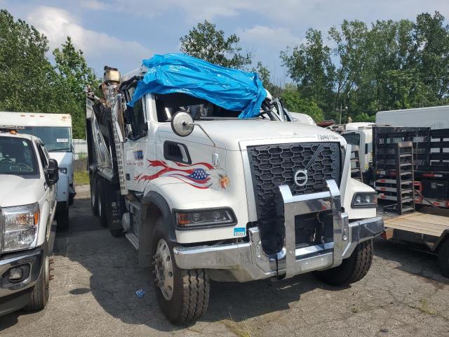 4V5KG9EH7NN605991 - 2022 VOLVO VHD WHITE photo 1