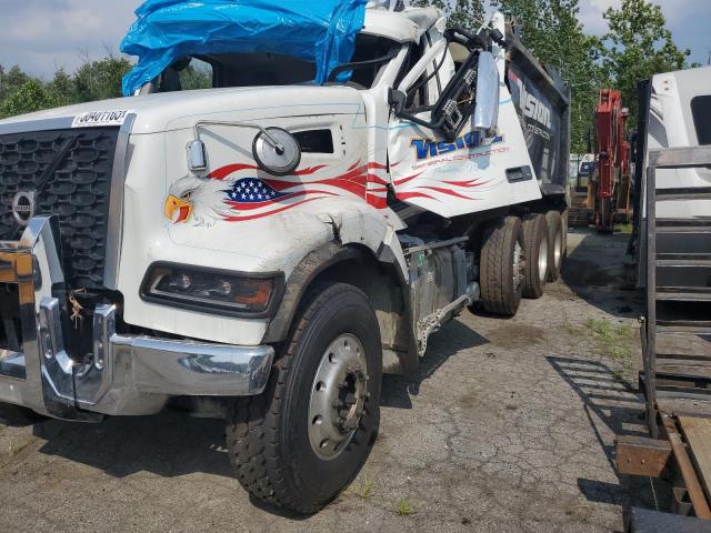 4V5KG9EH7NN605991 - 2022 VOLVO VHD WHITE photo 9