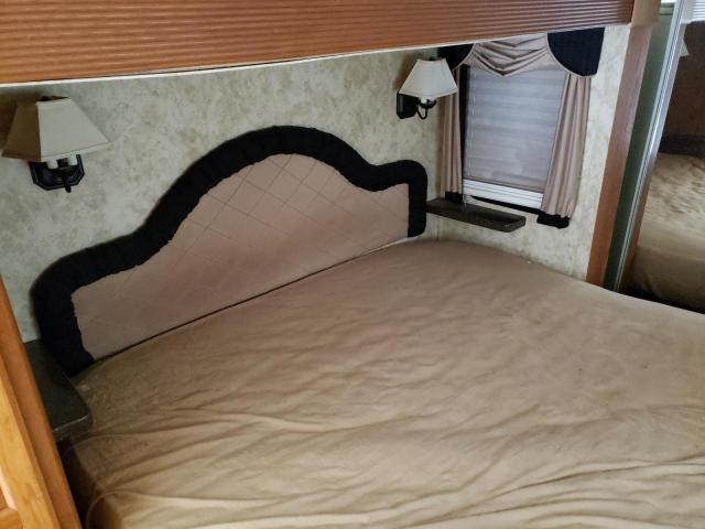 4YDF34028B4702392 - 2011 KEYSTONE MONTANA WHITE photo 6