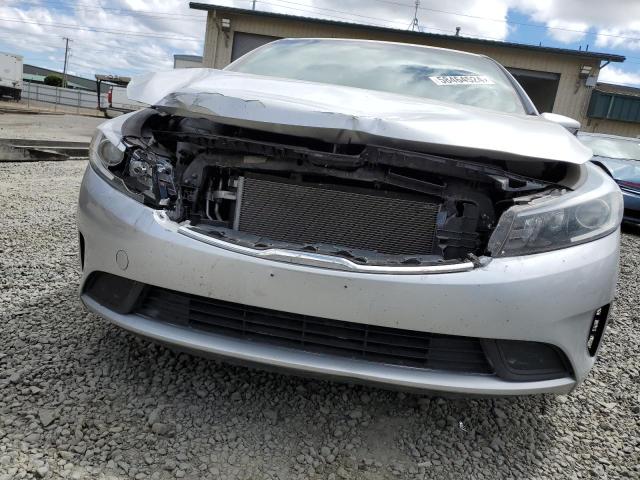 3KPFL4A70JE212359 - 2018 KIA FORTE LX SILVER photo 5