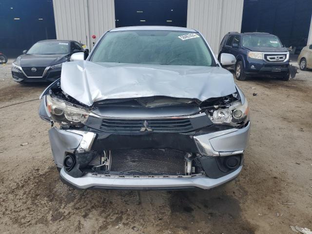 JA4AP3AU3HZ023647 - 2017 MITSUBISHI OUTLANDER ES SILVER photo 5