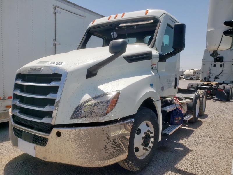 3AKJHLDV9MSNB0445 - 2021 FREIGHTLINER CASCADIA 1 WHITE photo 2