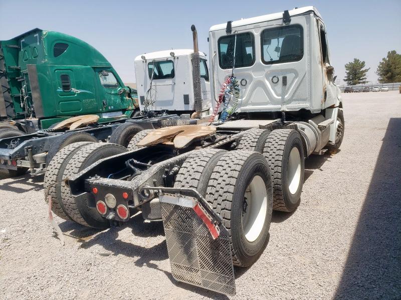 3AKJHLDV9MSNB0445 - 2021 FREIGHTLINER CASCADIA 1 WHITE photo 4