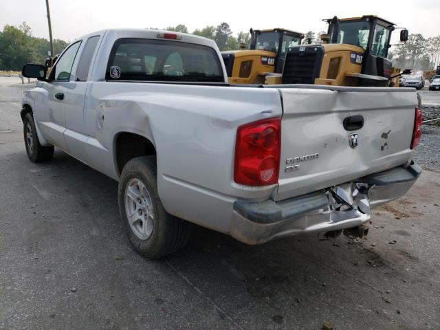 1D7HE42K05S126824 - 2005 DODGE DAKOTA SLT SILVER photo 2