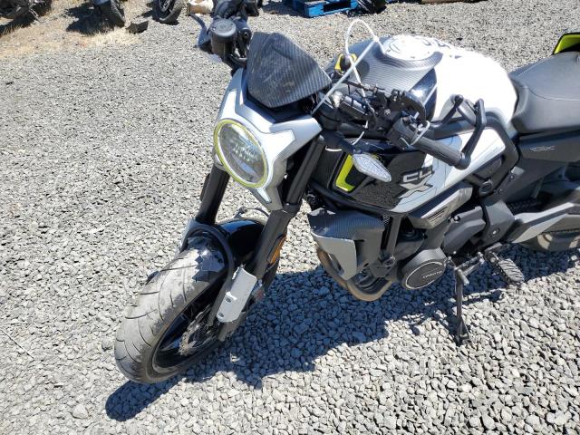 LCEPEWL15N6004041 - 2022 ZHEJ MOTORCYCLE WHITE photo 9