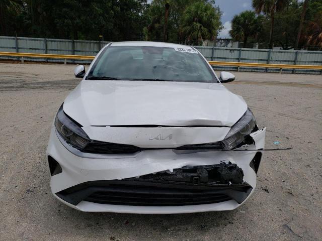 3KPF24AD3PE660662 - 2023 KIA FORTE LX WHITE photo 5