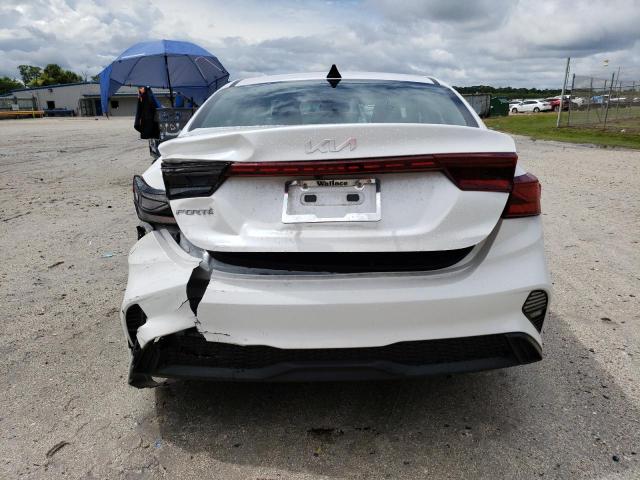 3KPF24AD3PE660662 - 2023 KIA FORTE LX WHITE photo 6