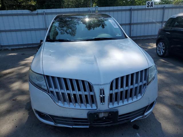 2LMHJ5AT9CBL50204 - 2012 LINCOLN MKT WHITE photo 5