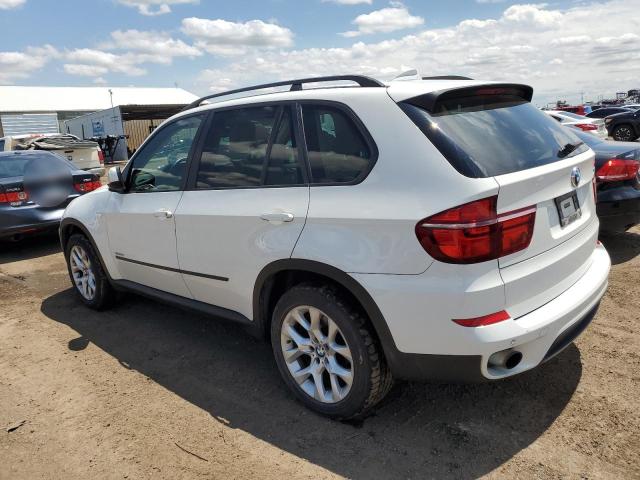 5UXZV4C57BL742712 - 2011 BMW X5 XDRIVE35I WHITE photo 2