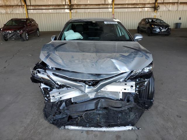 4T1G11AKXRU252602 - 2024 TOYOTA CAMRY SE NIGHT SHADE SILVER photo 5