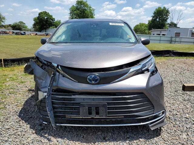 5TDYSKFC4NS047613 - 2022 TOYOTA SIENNA XLE GRAY photo 5