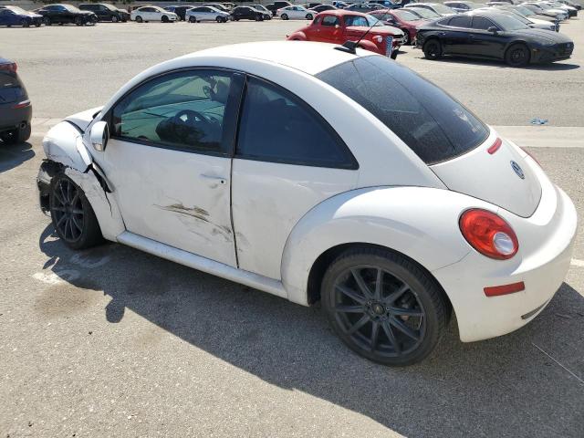 3VWPG3AG0AM012913 - 2010 VOLKSWAGEN NEW BEETLE WHITE photo 2