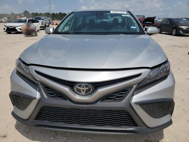 4T1G11AK3PU145291 - 2023 TOYOTA CAMRY SE NIGHT SHADE SILVER photo 5