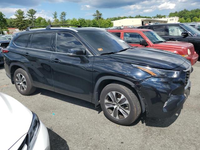 5TDHZRBHXNS593936 - 2022 TOYOTA HIGHLANDER XLE BLACK photo 4