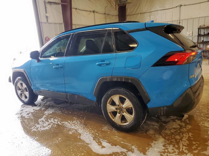 2T3W1RFV2MW123296 - 2021 TOYOTA RAV4 XLE BLUE photo 2