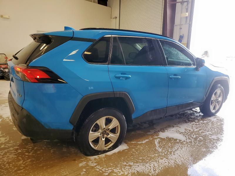 2T3W1RFV2MW123296 - 2021 TOYOTA RAV4 XLE BLUE photo 3