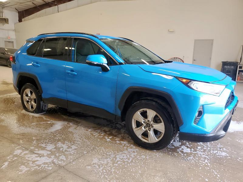 2T3W1RFV2MW123296 - 2021 TOYOTA RAV4 XLE BLUE photo 4