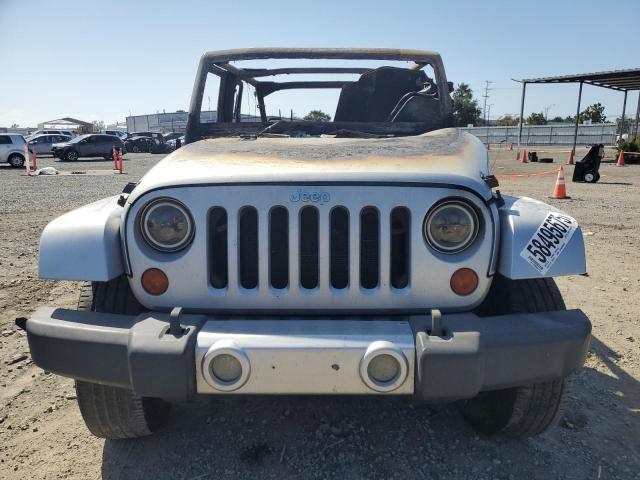 1J4GA59128L512416 - 2008 JEEP WRANGLER UNLIMITED SAHARA ნაცრისფერი ფოტო 5