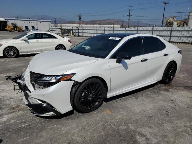 4T1KZ1AK5MU055316 - 2021 TOYOTA CAMRY TRD WHITE photo 1