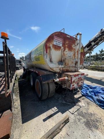 1M2B221C5YM027251 - 2000 MACK 600 DM600 WHITE photo 4