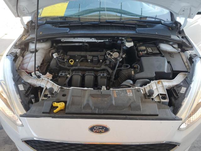 1FADP3K25JL245072 - 2018 FORD FOCUS SE WHITE photo 11