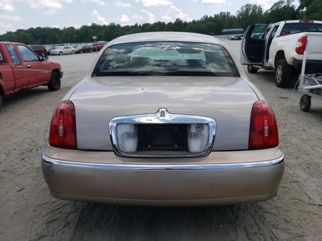 1LNFM81W1WY728190 - 1998 LINCOLN TOWN CAR EXECUTIVE GOLD photo 6