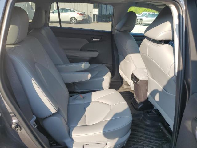 5TDGZRBH9NS596337 - 2022 TOYOTA HIGHLANDER XLE GRAY photo 11