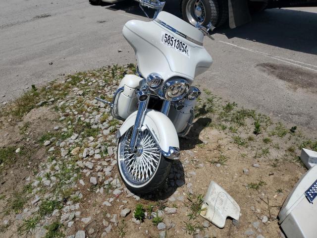 1HD1FCW174Y600976 - 2004 HARLEY-DAVIDSON FLHTCUI WHITE photo 5