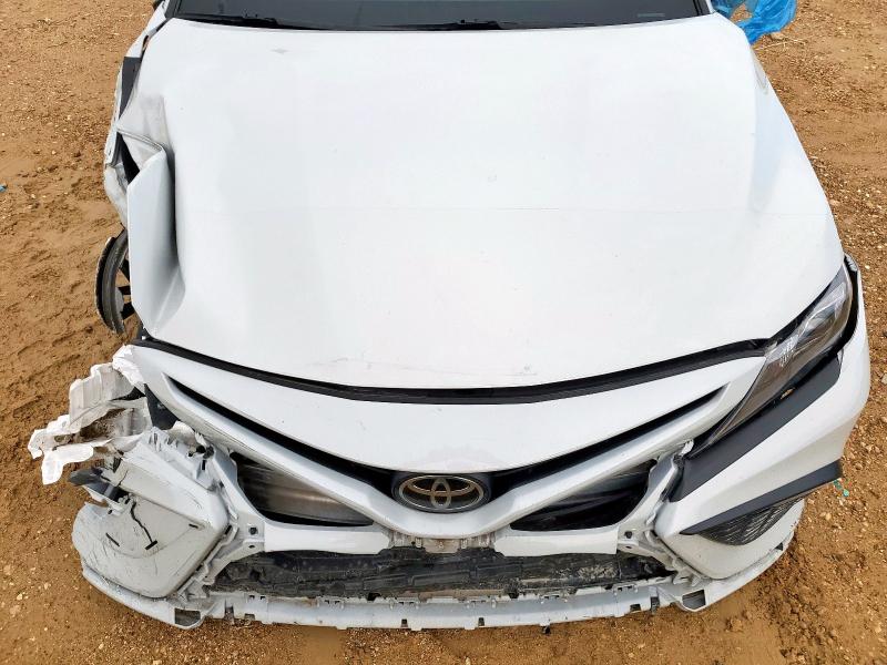 4T1G11AK2RU214507 - 2024 TOYOTA CAMRY SE NIGHT SHADE WHITE photo 11