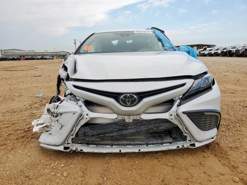 4T1G11AK2RU214507 - 2024 TOYOTA CAMRY SE NIGHT SHADE WHITE photo 5
