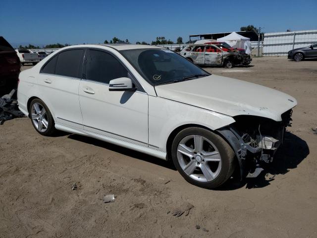 WDDGF5EB4BR152615 - 2011 MERCEDES-BENZ C 300 WHITE photo 4