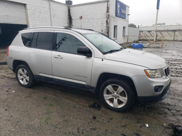 1J4NF1FB8BD227638 - 2011 JEEP COMPASS SPORT Күміс фото 4