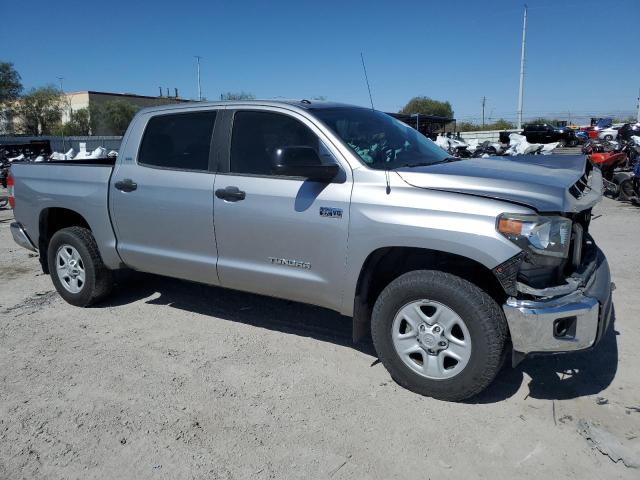 5TFDY5F17JX732626 - 2018 TOYOTA TUNDRA CREWMAX SR5 SILVER photo 4