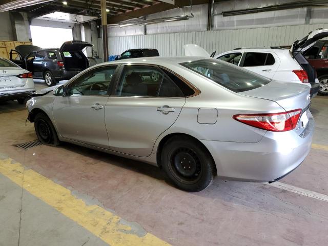 4T4BF1FK4FR483520 - 2015 TOYOTA CAMRY LE SILVER photo 2