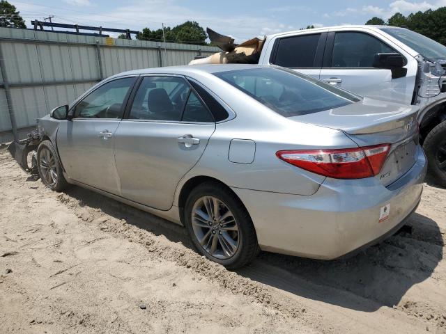 4T1BF1FK1HU753347 - 2017 TOYOTA CAMRY SE LE Gümüş fotoğraf 2