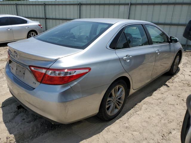 4T1BF1FK1HU753347 - 2017 TOYOTA CAMRY SE LE Gümüş fotoğraf 3