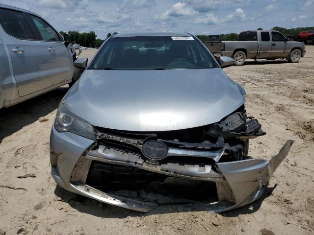 4T1BF1FK1HU753347 - 2017 TOYOTA CAMRY SE LE Gümüş fotoğraf 5