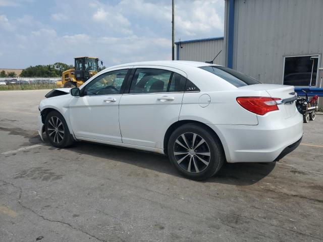 1C3BC8FG2BN615629 - 2011 CHRYSLER 200 S WHITE photo 2