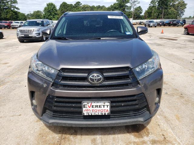 5TDKZRFH9JS546701 - 2018 TOYOTA HIGHLANDER SE GRAY photo 5