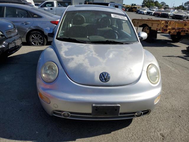 3VWDD21C21M462744 - 2001 VOLKSWAGEN NEW BEETLE GLX 银色 照片 5