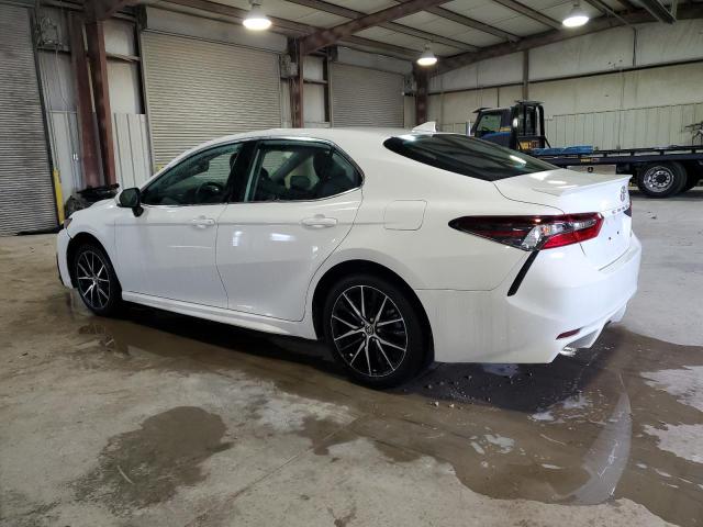 4T1G11AKXPU824507 - 2023 TOYOTA CAMRY SE NIGHT SHADE WHITE photo 2