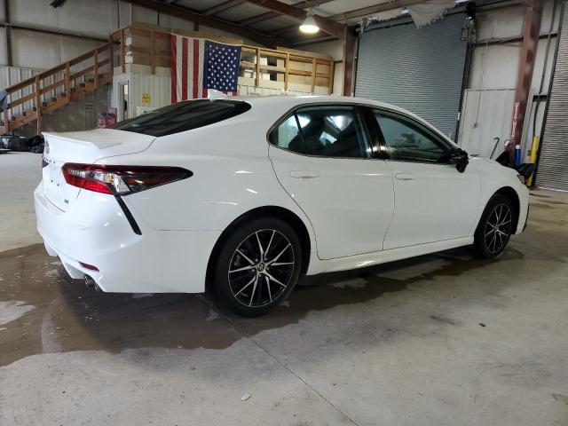 4T1G11AKXPU824507 - 2023 TOYOTA CAMRY SE NIGHT SHADE WHITE photo 3