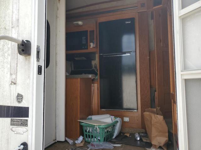 4YDF3242XA4731082 - 2010 KEYSTONE MONTANA WHITE photo 5